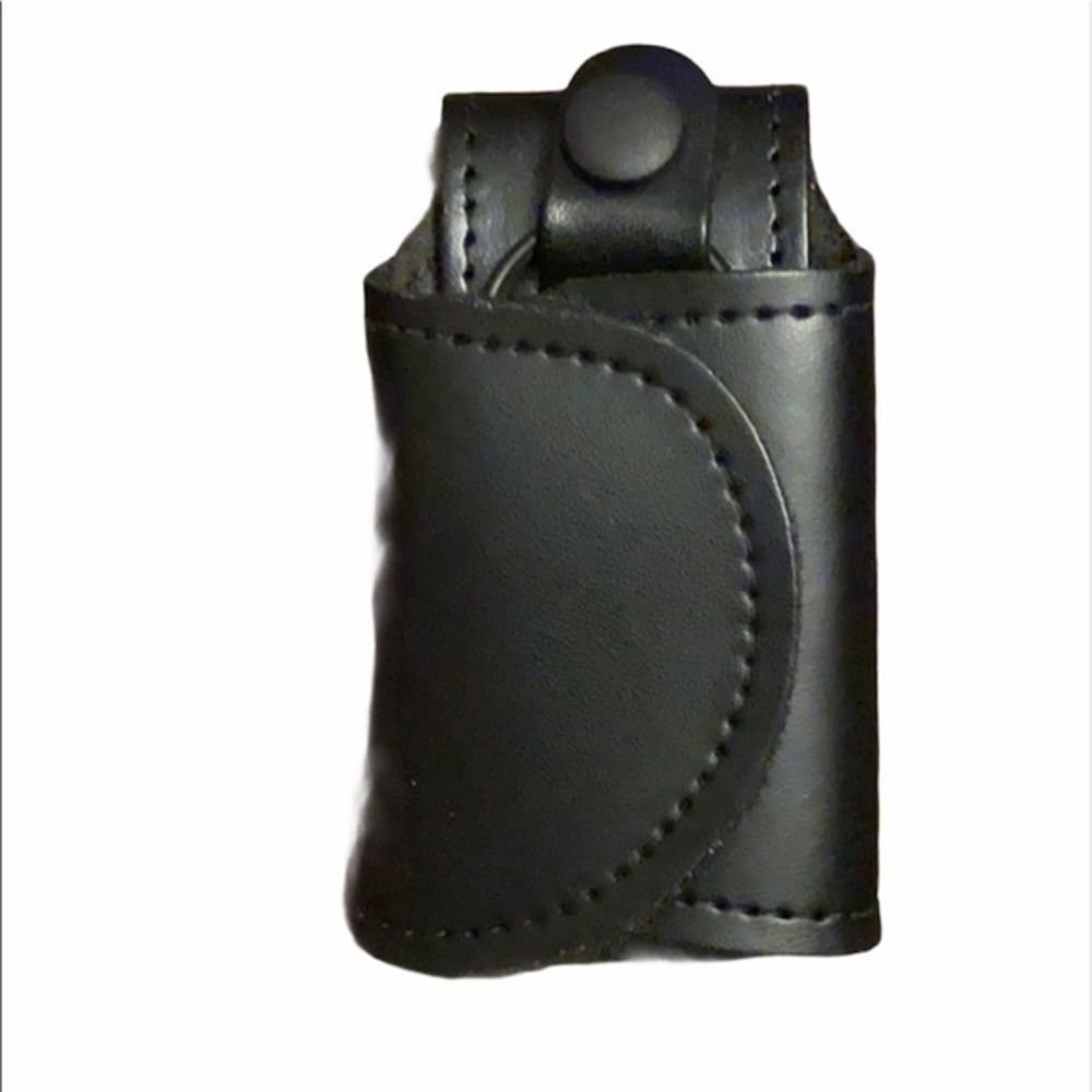 GOULD
& GOODRICH DUTY LEATHER SILENT KEY HOLDER